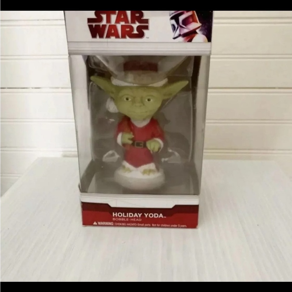 Collectible Holiday Yoda Bubble Head Funko Pop. - Picture 2 of 6